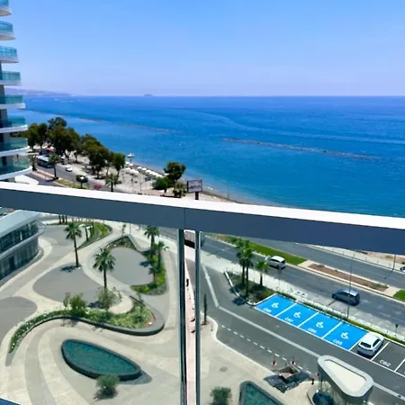 شقة Beachfront Boutique ليماسول